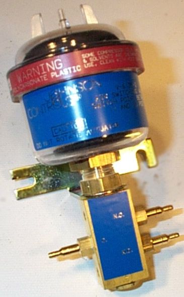 Johnson Controls V-6135-2 Pneumatic Air Switching Valve 3 Way