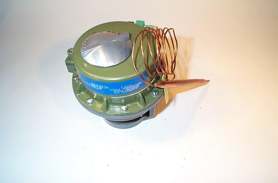 Johnson Controls T-3111-2 Integral Thermostat Piston Top Valve Actuator Reverse Acting External Set Point
